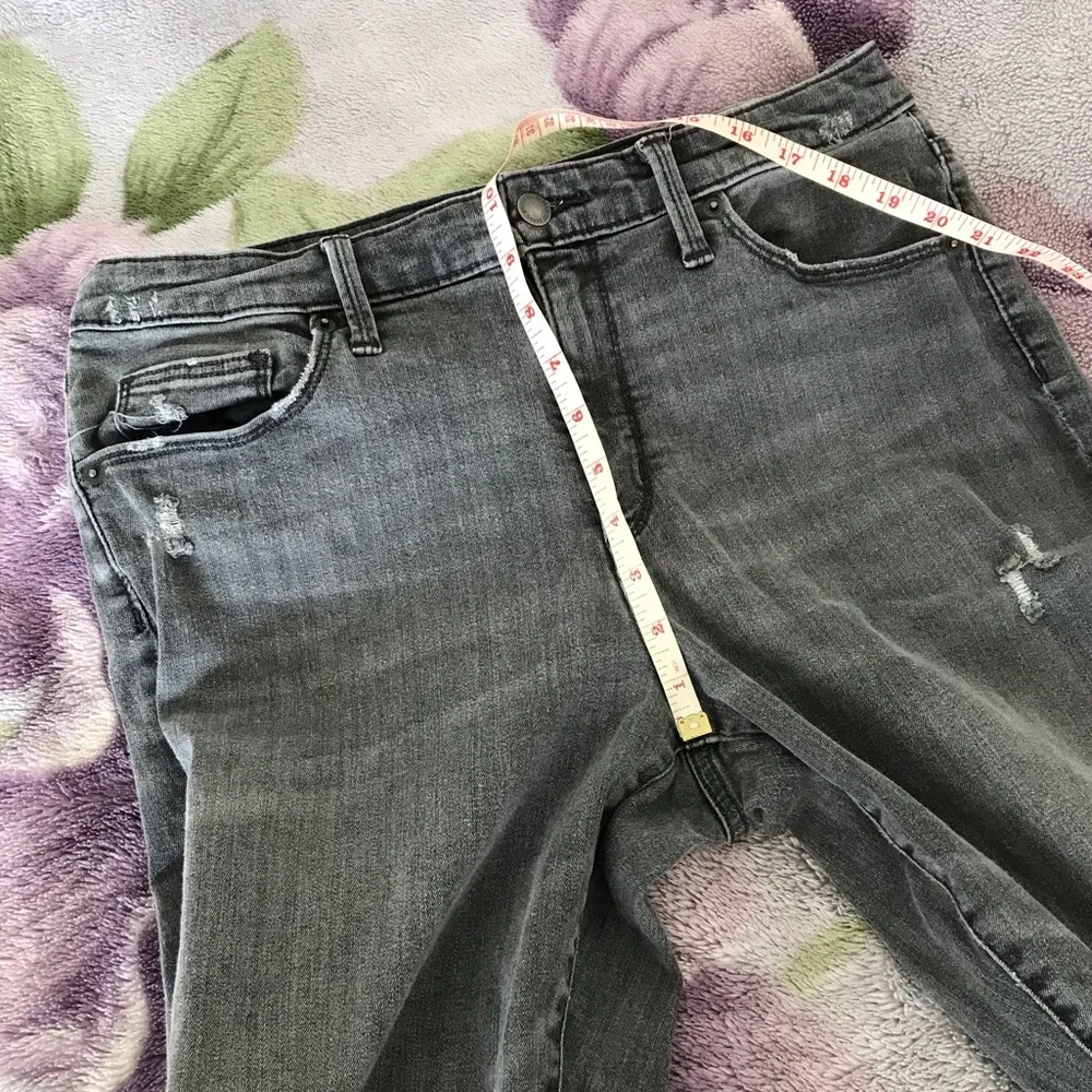 Universal Thread High Rise Skinny Jean - Picture 16 of 16